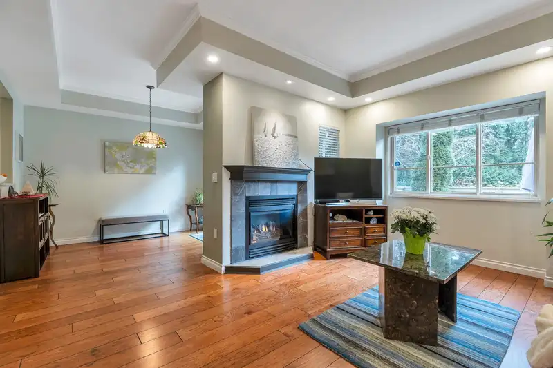30 3387 KING GEORGE BOULEVARD - photo 4 of 37