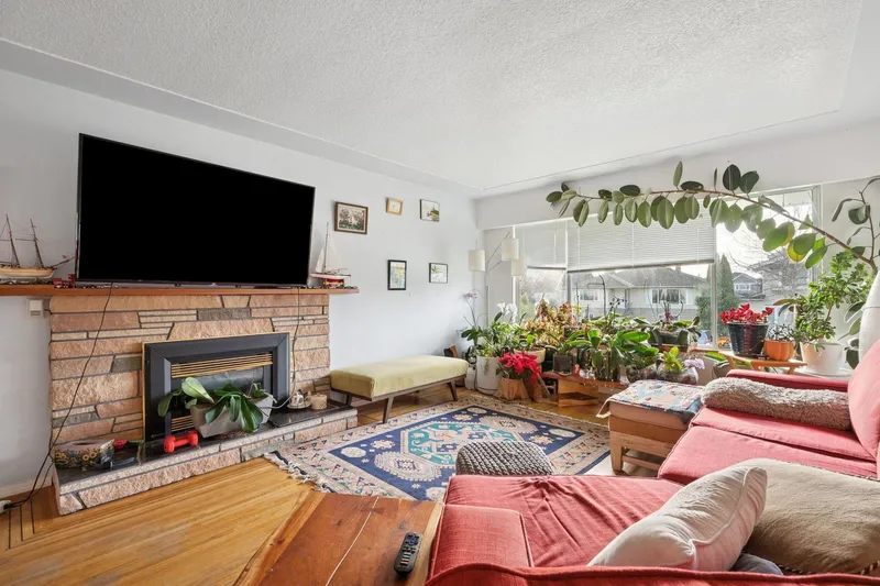 328 E 18TH STREET - photo 3 of 25