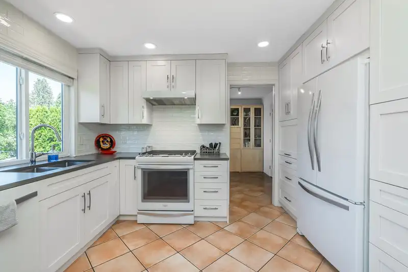 8390 CENTRE STREET - photo 4 of 24