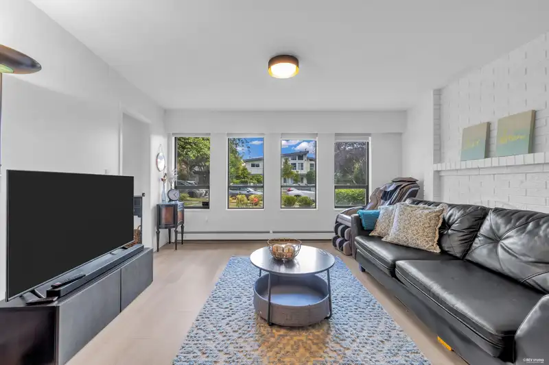 6939 DUMFRIES STREET - photo 3 of 37