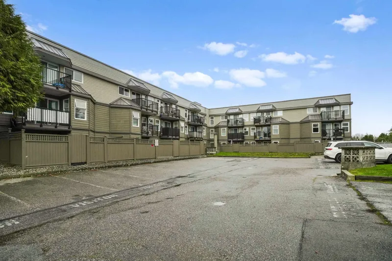 3 1870 E SOUTHMERE CRESCENT - photo 2 of 6