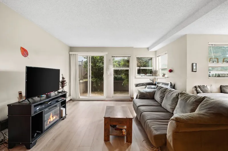 3 1870 E SOUTHMERE CRESCENT - photo 3 of 6