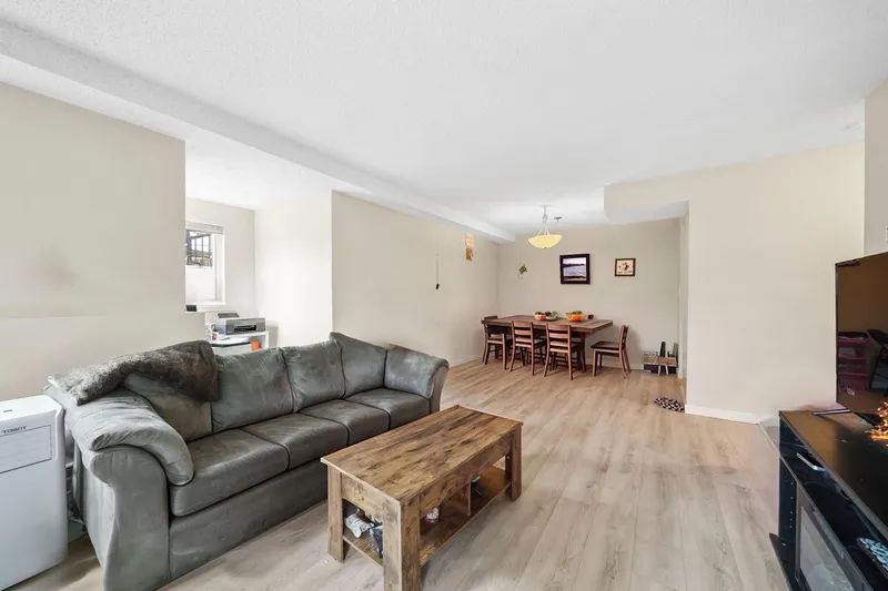 3 1870 E SOUTHMERE CRESCENT - photo 4 of 6