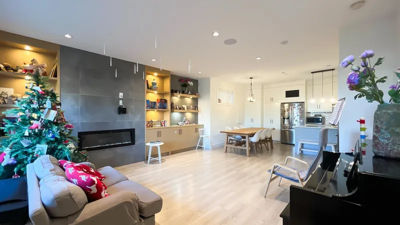 5086 MANOR STREET - photo 4 of 20