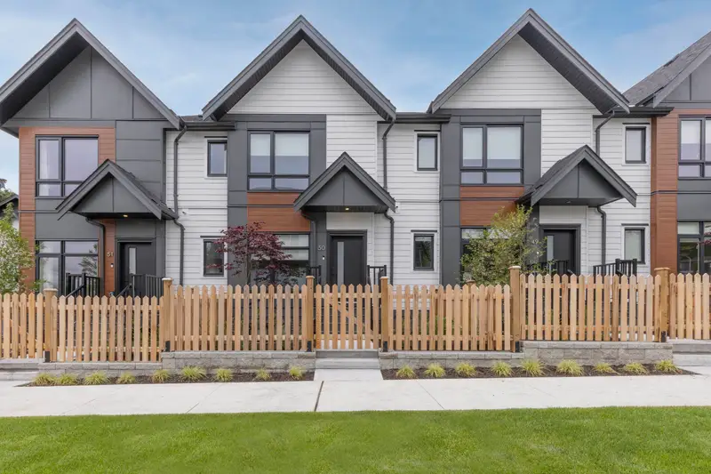 4 1959 165A STREET - photo 1 of 19