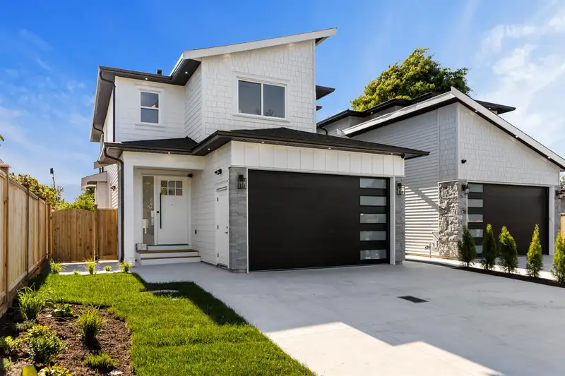 A 7531 DUNSMUIR STREET - photo 2 of 39