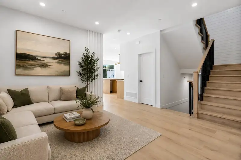 A 7531 DUNSMUIR STREET - photo 3 of 39