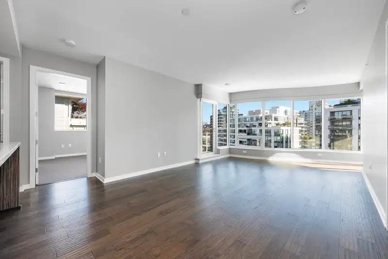 1004 1661 ONTARIO STREET - photo 2 of 39