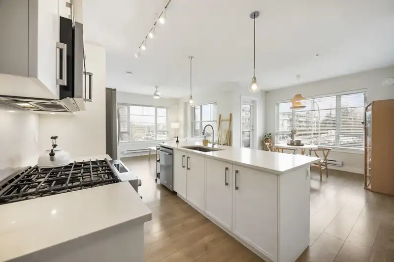 203 22136 49 AVENUE - photo 1 of 40