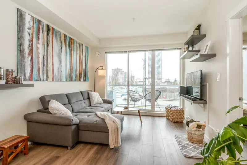 203 10838 WHALLEY BOULEVARD - photo 2 of 23