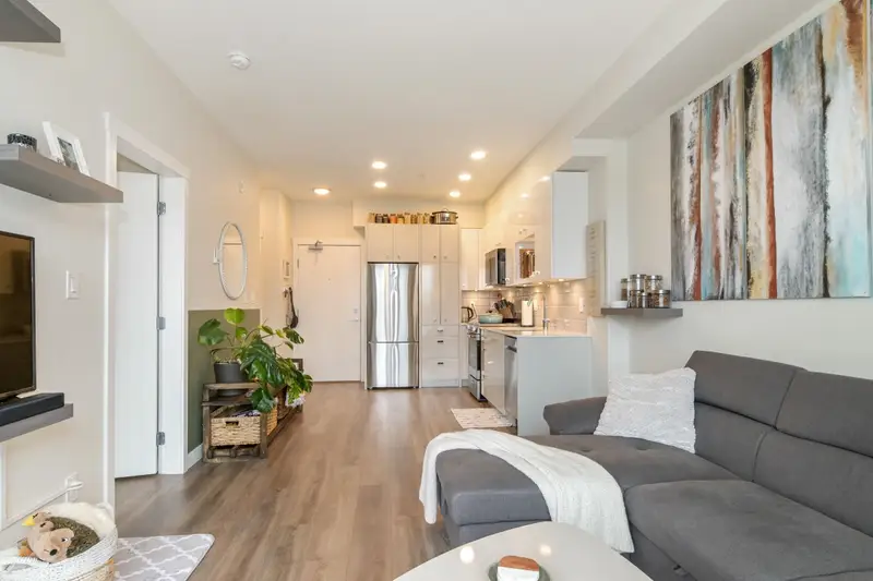 203 10838 WHALLEY BOULEVARD - photo 4 of 23