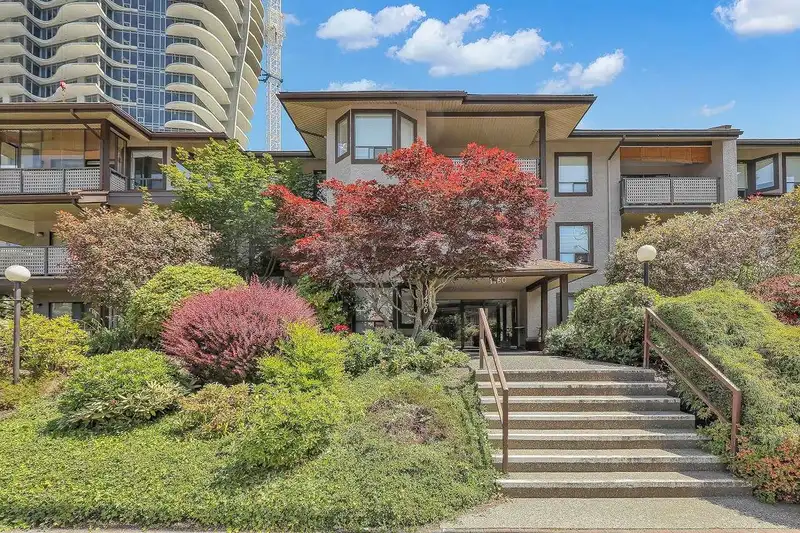 202 1460 MARTIN STREET - photo 1 of 33
