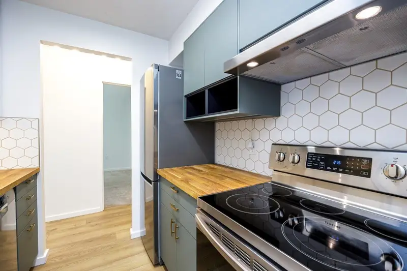 304 2008 FULLERTON AVENUE - photo 1 of 17