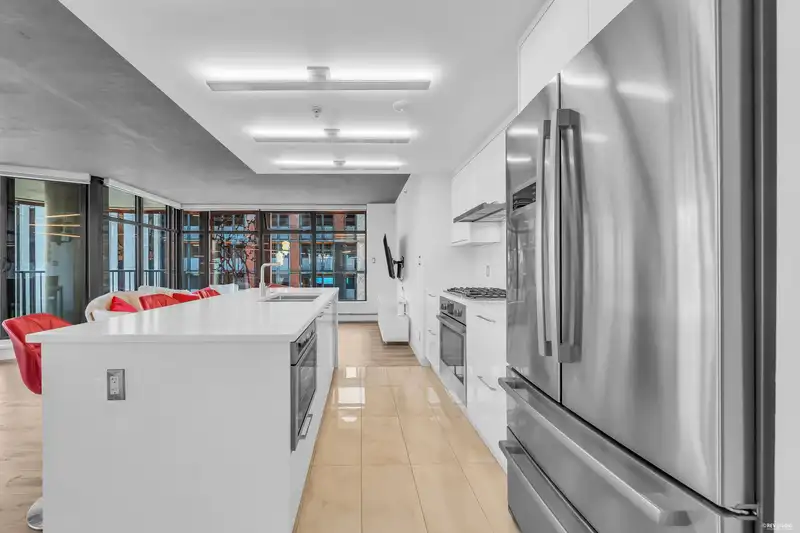 610 128 W CORDOVA STREET - photo 2 of 34