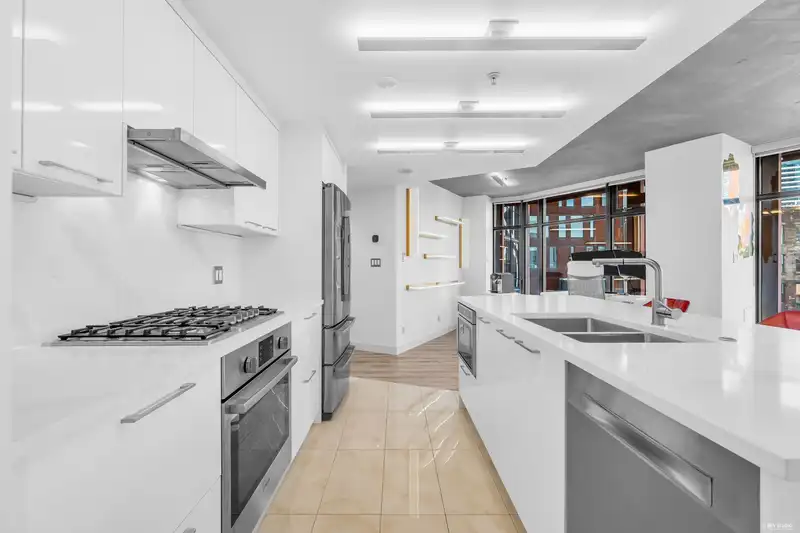 610 128 W CORDOVA STREET - photo 4 of 34
