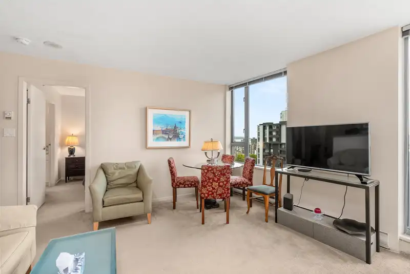 1607 1277 NELSON STREET - photo 3 of 22