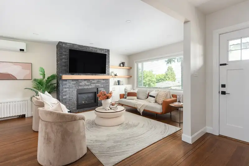 205 E DURHAM STREET - photo 4 of 40