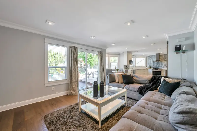 22111 46 AVENUE - photo 4 of 25