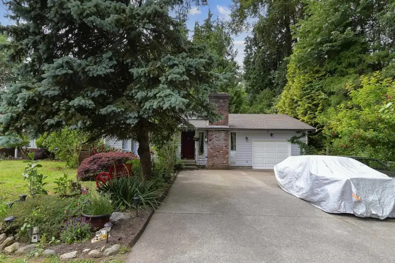 10595 154A STREET - photo 2 of 27
