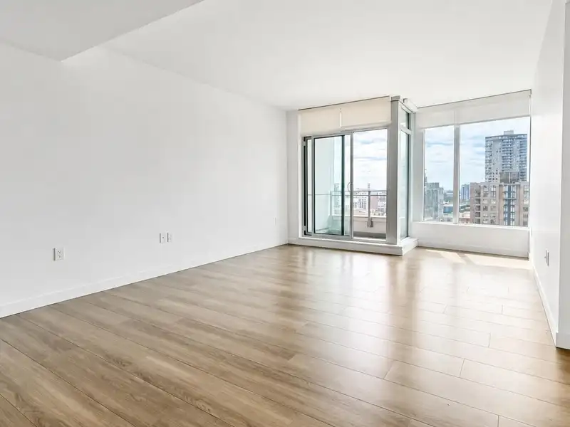 1001 618 CARNARVON STREET - photo 2 of 35