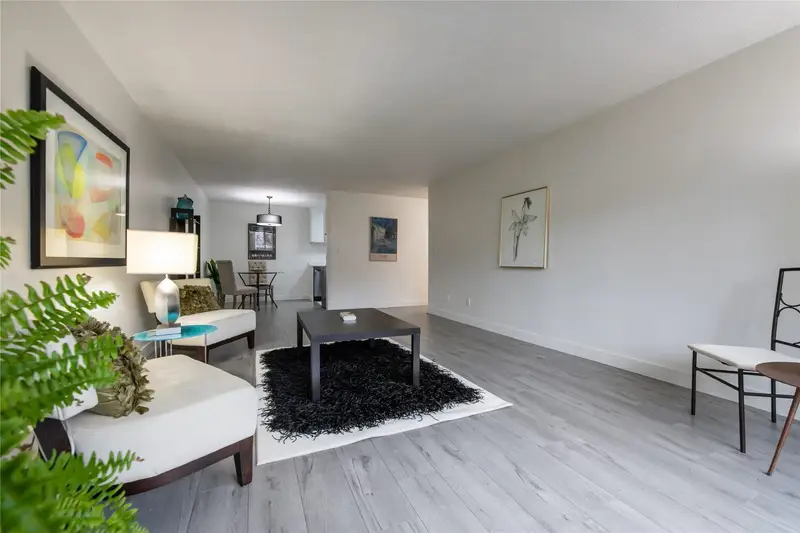 212 780 PREMIER STREET - photo 2 of 25