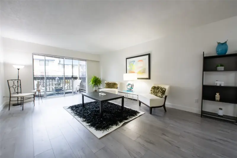 212 780 PREMIER STREET - photo 3 of 25