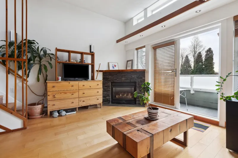 307 980 W 22ND AVENUE - photo 2 of 25