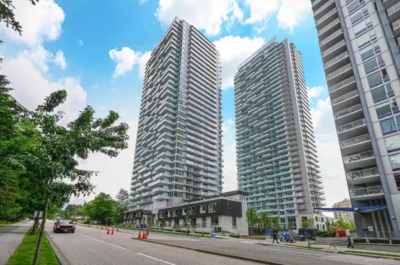 708 13768 100 AVENUE - photo 1 of 40
