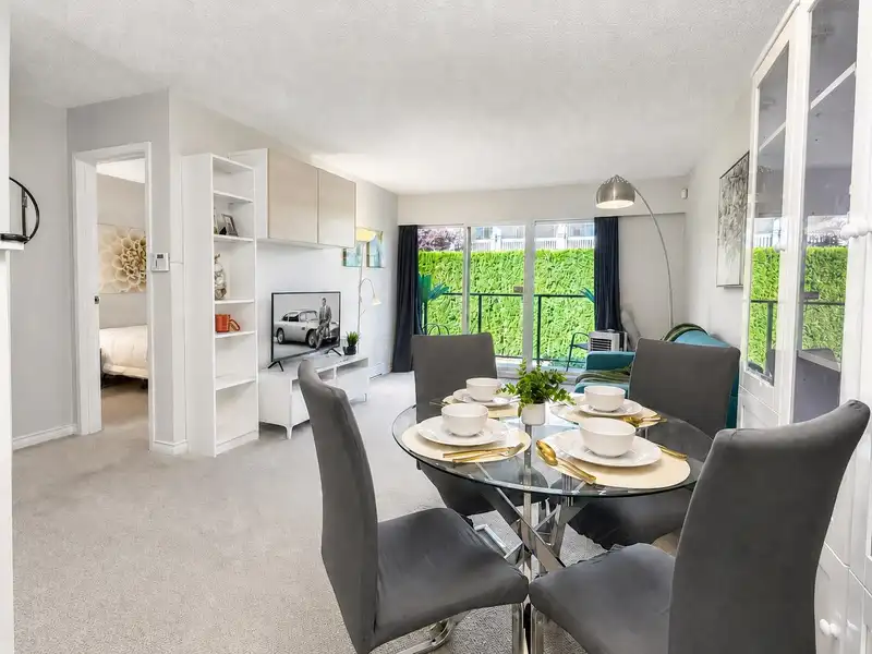 301 215 MOWAT STREET - photo 4 of 22