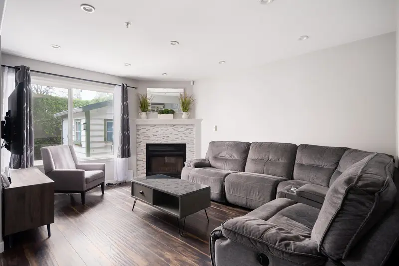 5 19270 122A AVENUE - photo 2 of 24