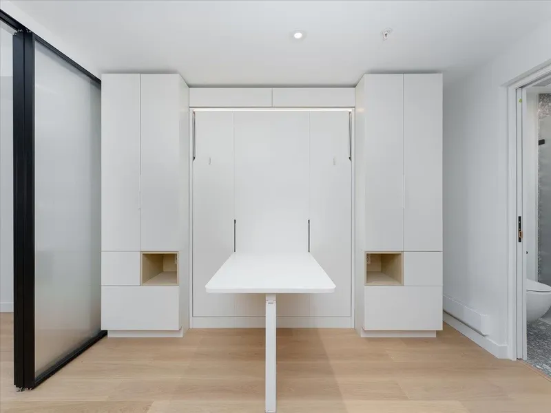 513 2471 ST GEORGE STREET - photo 4 of 25