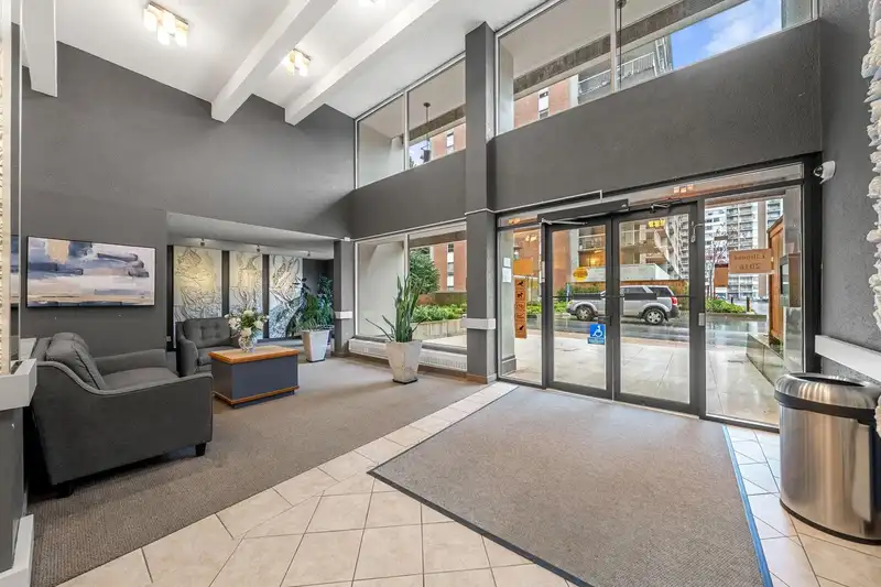 405 2016 FULLERTON AVENUE - photo 2 of 25