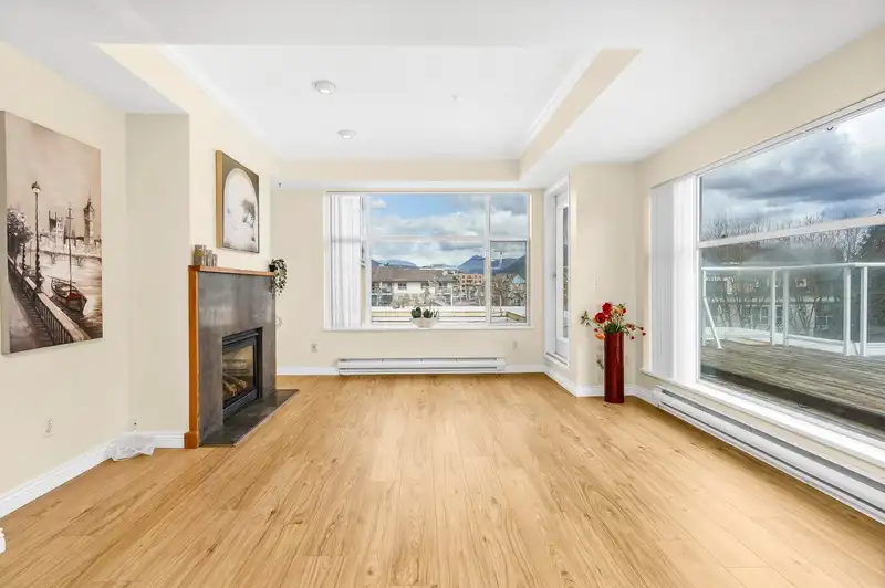 404 2340 HAWTHORNE AVENUE - photo 3 of 40