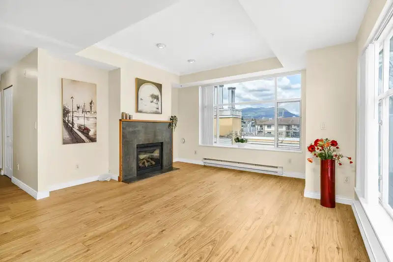 404 2340 HAWTHORNE AVENUE - photo 4 of 40