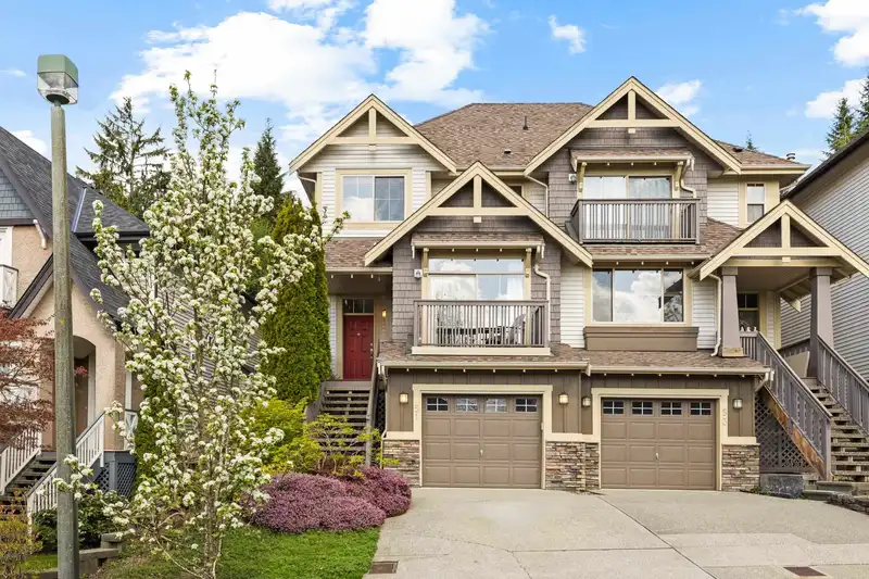 51 FERNWAY DRIVE - photo 1 of 40