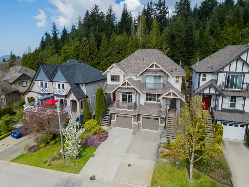 51 FERNWAY DRIVE - photo 2 of 40