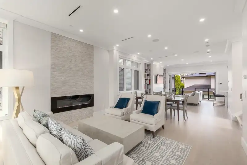 4237 W 13TH AVENUE - photo 2 of 40