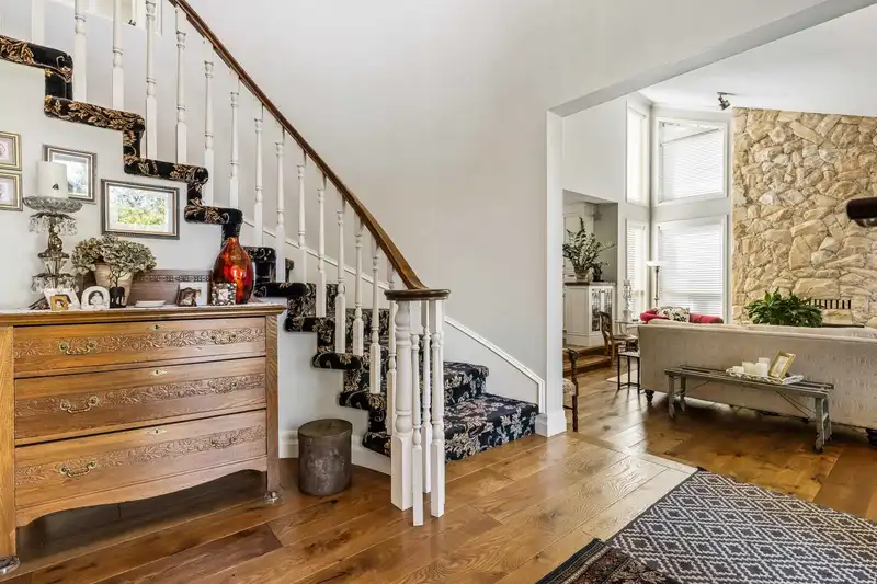 2482 SUNNYSIDE VIEW - photo 4 of 40