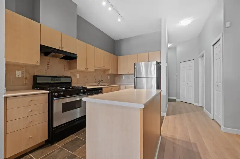 102 2102 W 38TH AVENUE - photo 4 of 31