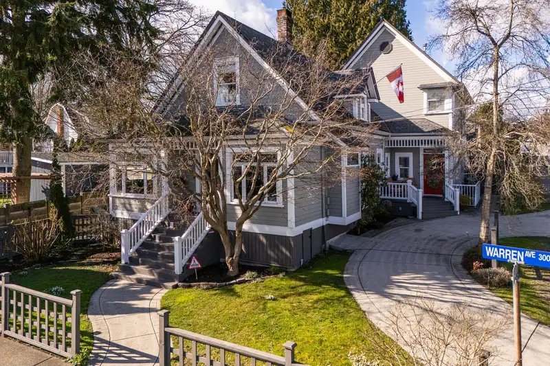 313 WARREN AVENUE - photo 2 of 40
