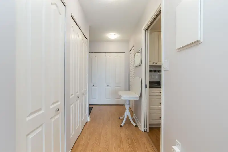 611 15111 RUSSELL AVENUE - photo 3 of 26