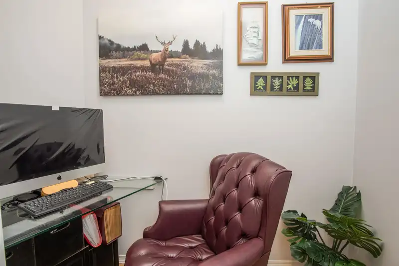 611 15111 RUSSELL AVENUE - photo 4 of 26