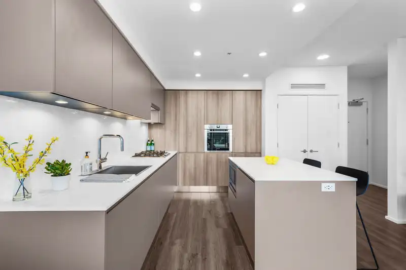 4104 3833 EVERGREEN PLACE - photo 3 of 37