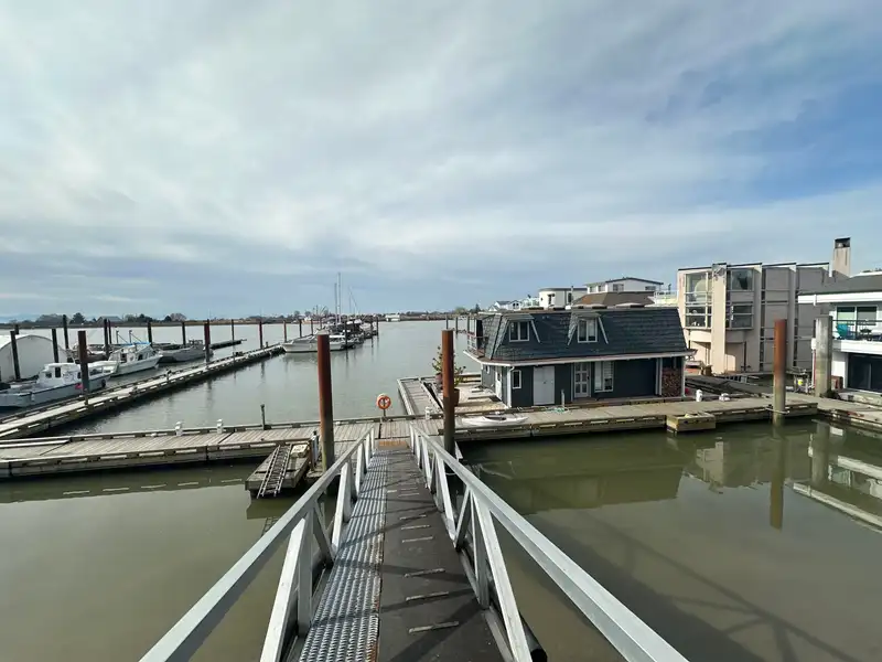 3443 W RIVER ROAD - photo 1 of 29