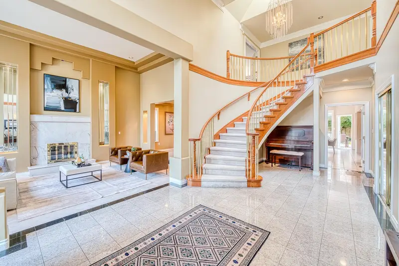 3660 GRANVILLE AVENUE - photo 2 of 25