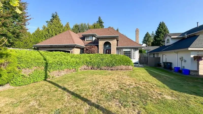 16275 87 AVENUE - photo 3 of 37