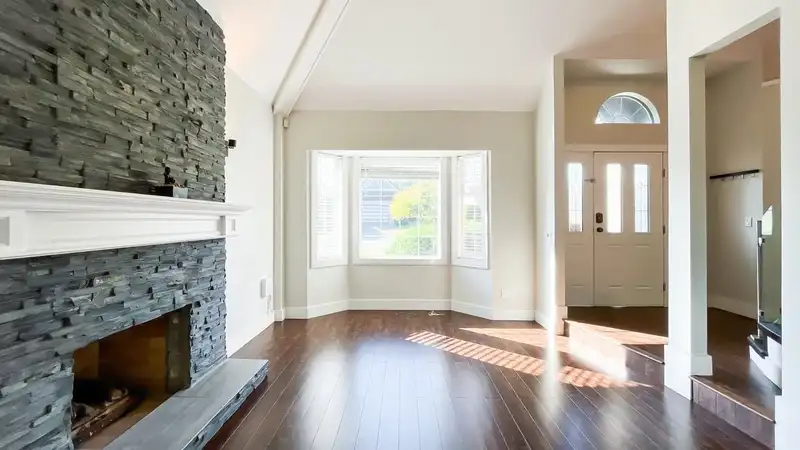 16275 87 AVENUE - photo 4 of 37