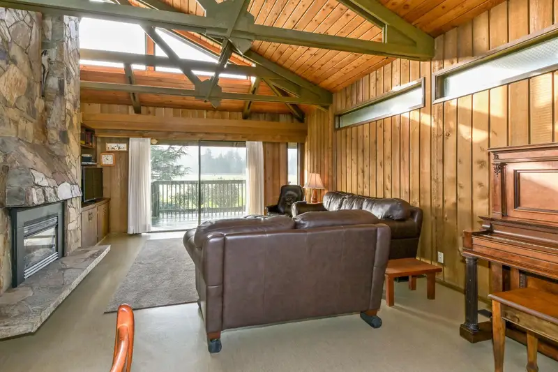 16948 66 AVENUE - photo 2 of 25