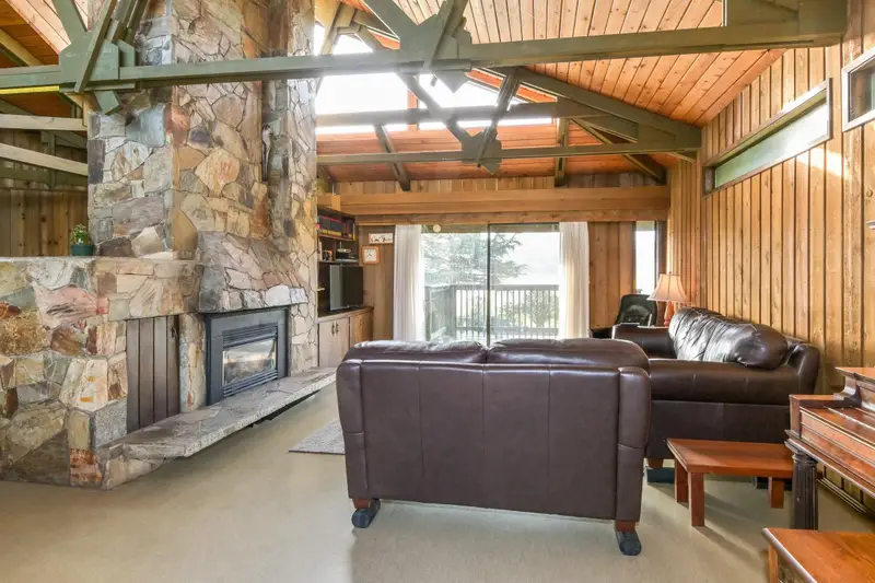 16948 66 AVENUE - photo 3 of 25