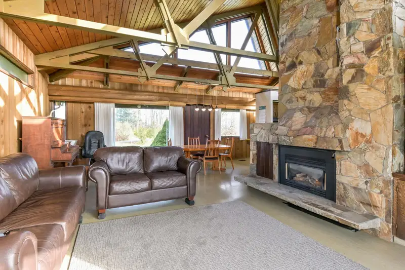 16948 66 AVENUE - photo 4 of 25